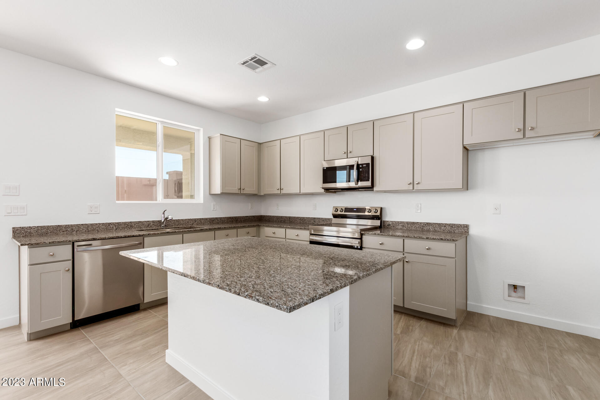 651 South Del Rancho Mesa, AZ 85208 - Photo 7 of 19 Kitchen 2
