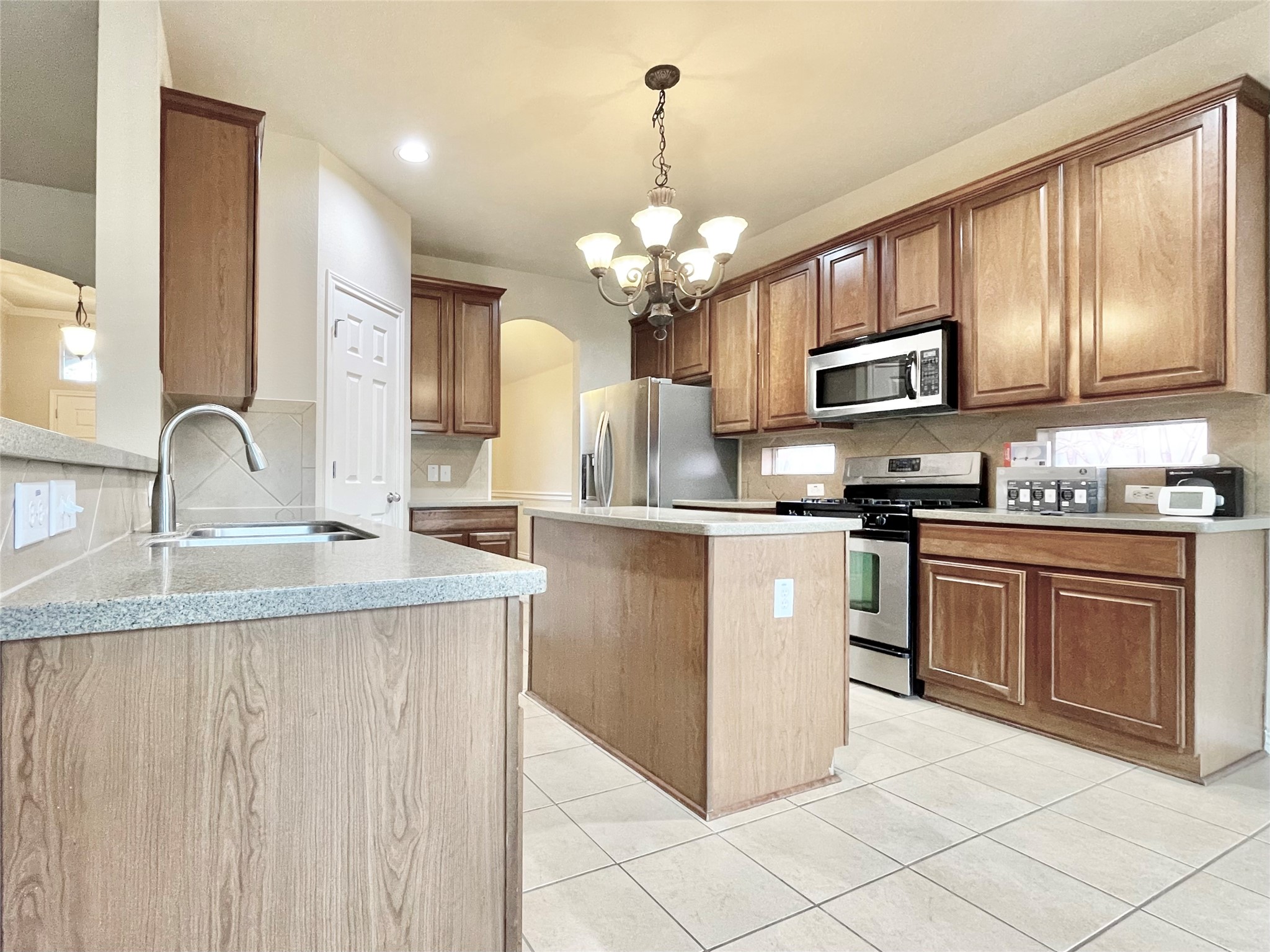 110 Nick Price Loop Round Rock, TX 78664 - Photo 5 of 40