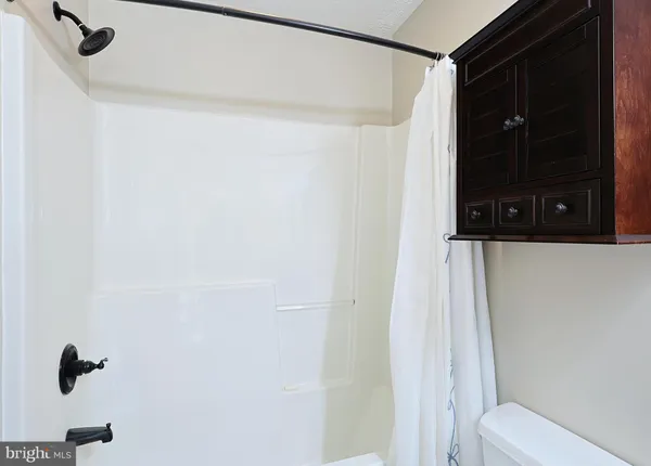 a view of a livingroom with a workspace