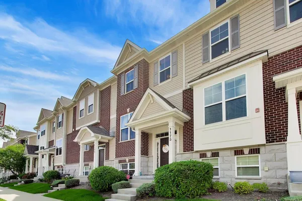 $409,000 | 1175 Evergreen Avenue, Unit 184, Des Plaines, IL 60016