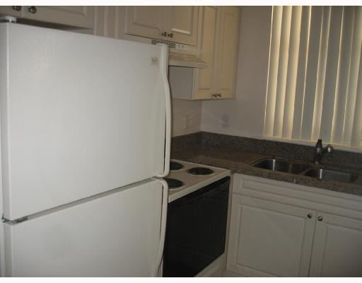 6832 West Sample Road, Unit B 29 Coral Springs, FL 33067 - Photo 5 of 15 Kitchen