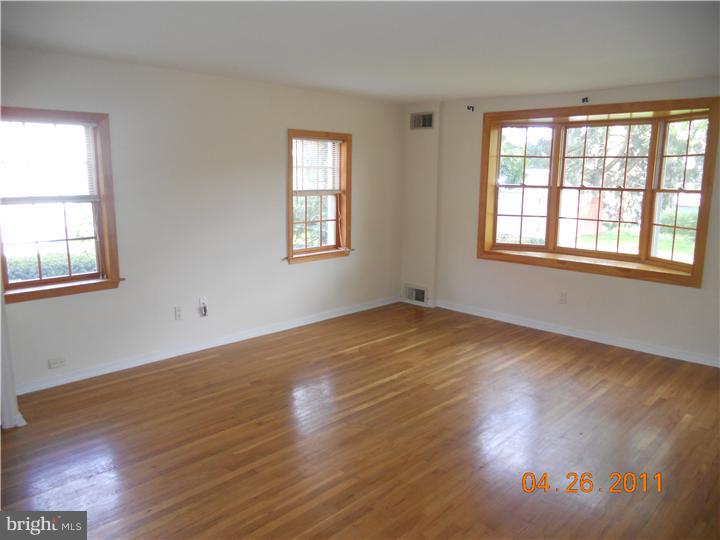 104 Lyster Road Oreland, PA 19075 - Photo 5 of 12 View