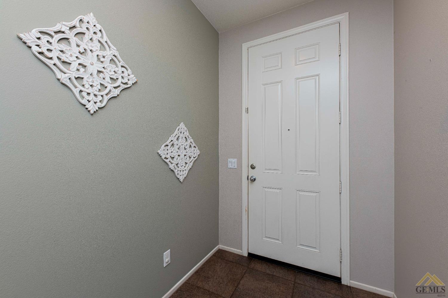 Undisclosed Address Bakersfield, CA 93314 - Photo 35 of 49 an empty room with a walk in closet