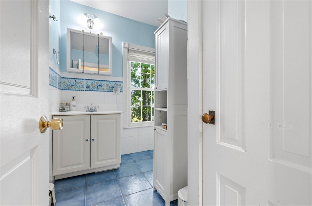235 Middleboro Road Freetown, MA 02717 - Photo 19 of 41