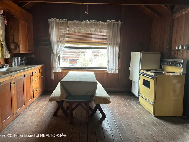 $209,900 | 136 North Lake Avenue, Pinedale, WY 82941