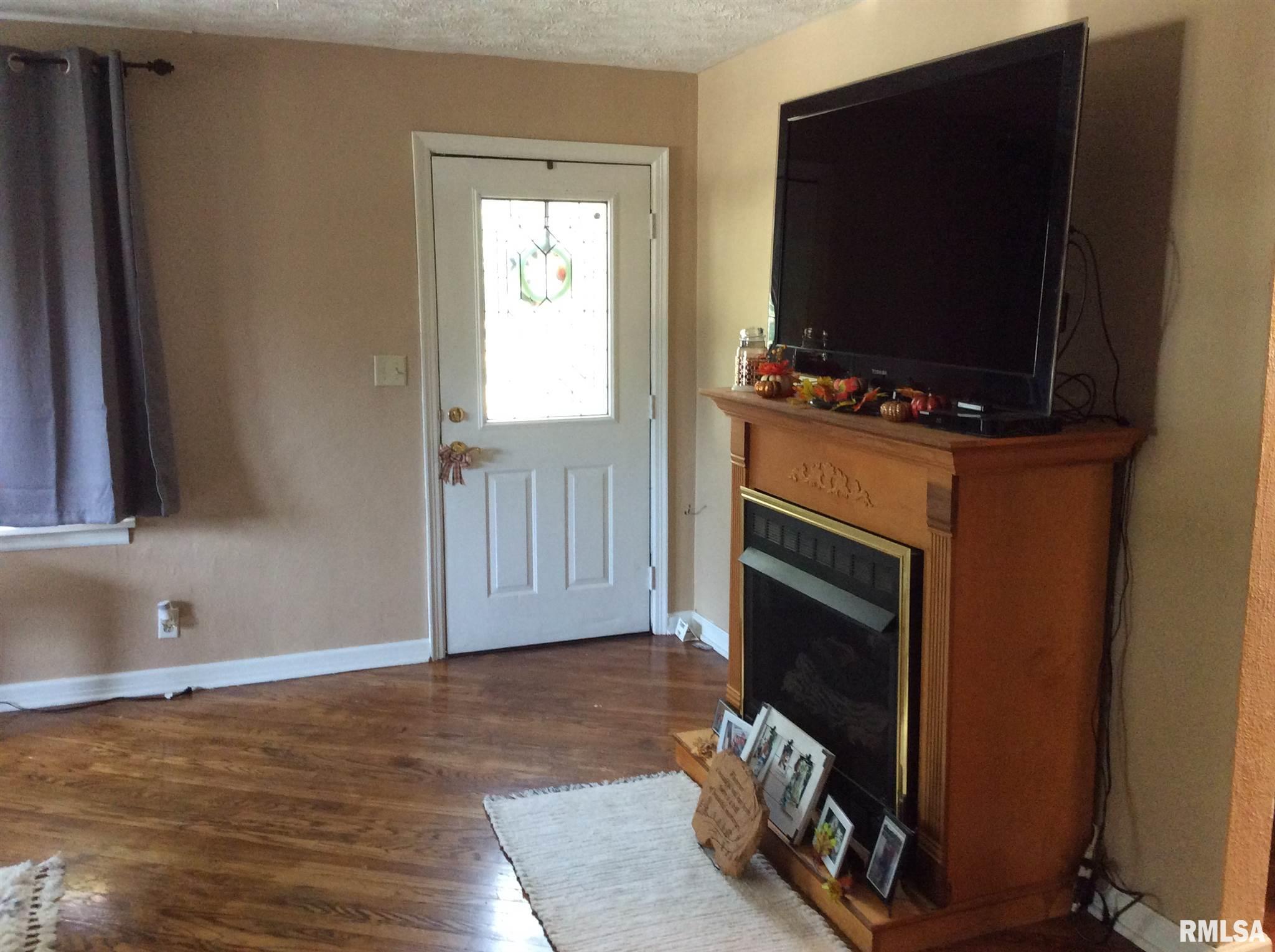 17797 East Fairfield Road Mount Vernon, IL 62864 - Photo 3 of 16 Gallery Image 3
