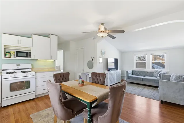 $550,000 | 1643 Harding Road, Northfield, IL 60093