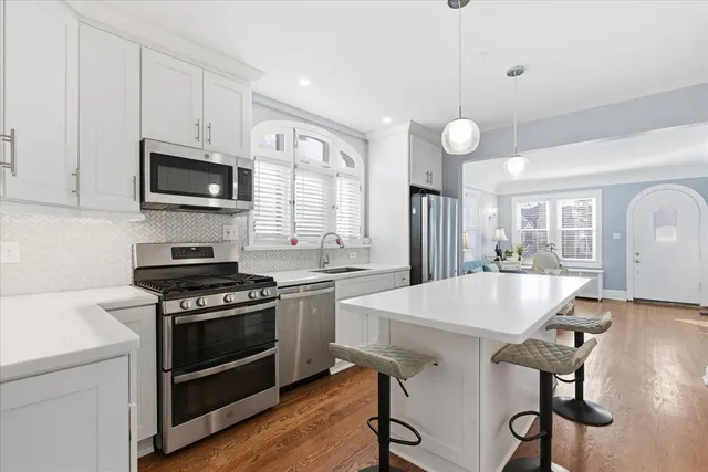 $550,000 | 1643 Harding Road, Northfield, IL 60093