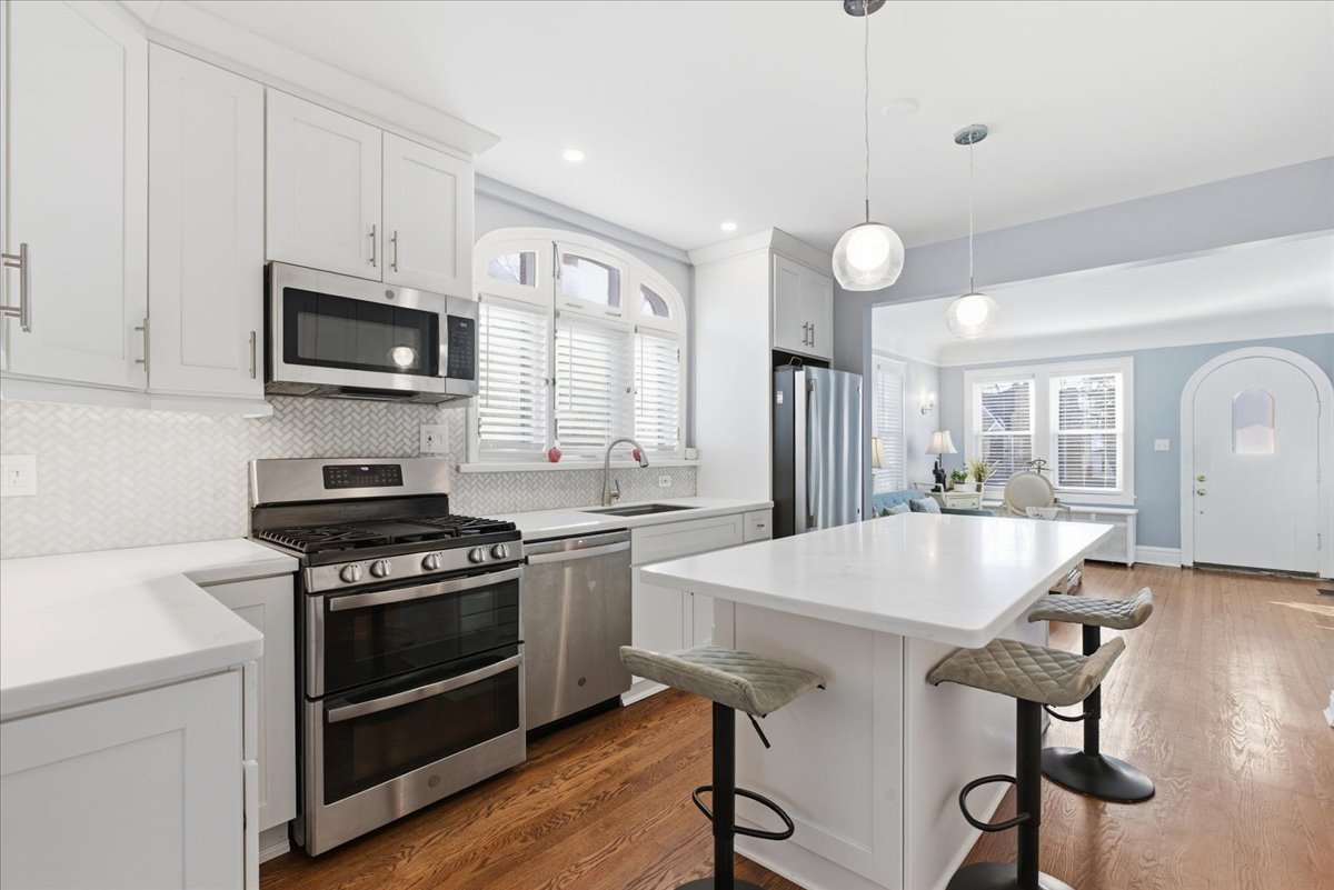 1643 Harding Road Northfield, IL 60093 - Photo 5 of 22