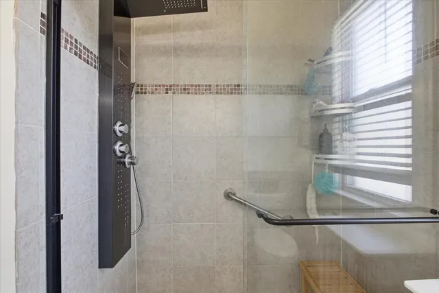 $550,000 | 1643 Harding Road, Northfield, IL 60093