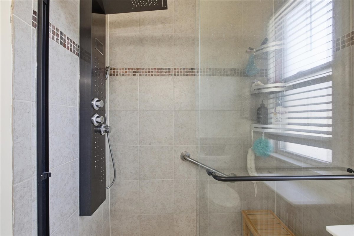 1643 Harding Road Northfield, IL 60093 - Photo 8 of 22