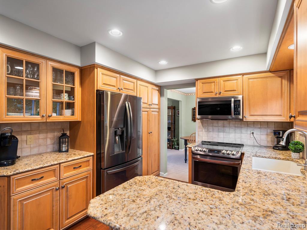 960 Dahlia Lane Rochester Hills, MI 48307 - Photo 17 of 35