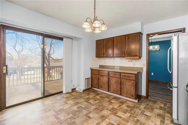 $289,000 | 504 Brookridge Drive, Harrisonville, MO 64701