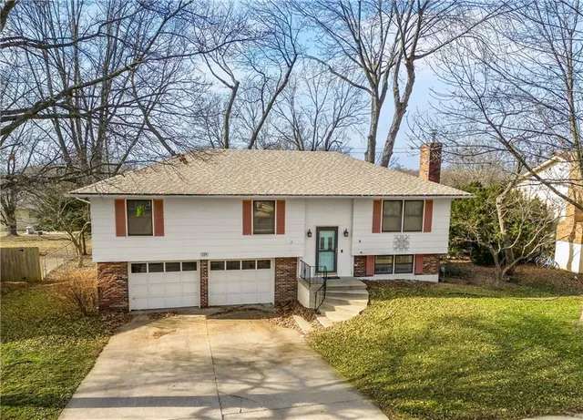 $289,000 | 504 Brookridge Drive, Harrisonville, MO 64701