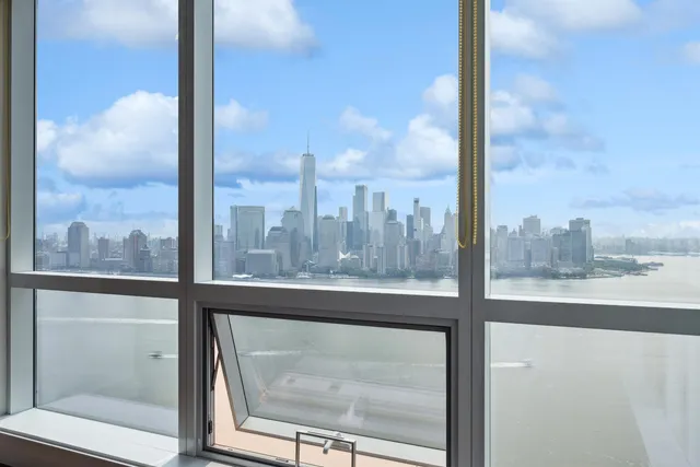 $2,590,000 | 77 Hudson Street, Unit PH 4505, Jersey City, NJ 07302