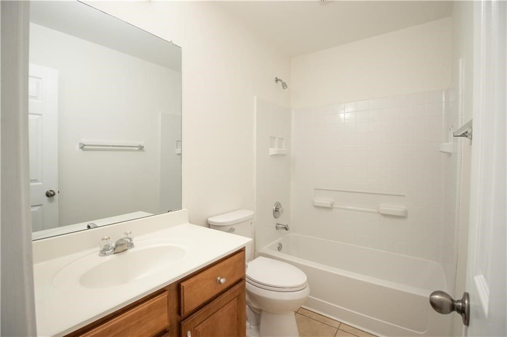 107 Thompson Trail Bastrop, TX 78602 - Photo 14 of 23 Guest bathroom