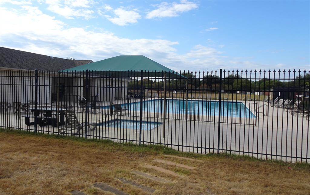 107 Thompson Trail Bastrop, TX 78602 - Photo 21 of 23 Community pool