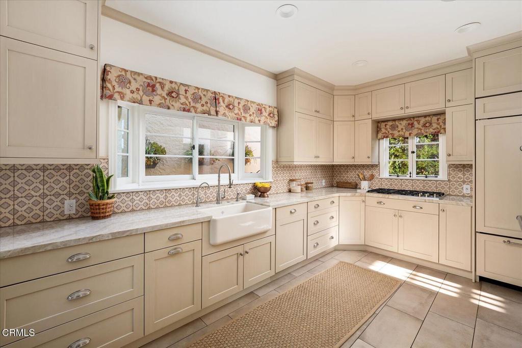 752 Glenview Road Glendale, CA 91202 - Photo 24 of 64 33-Kitchen