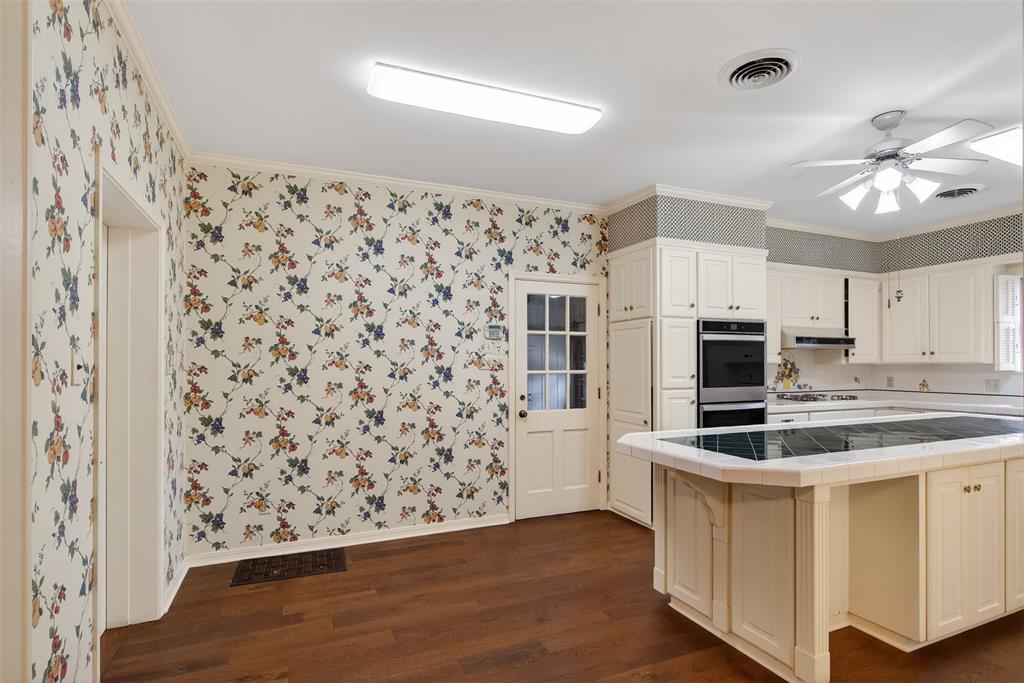 522 Rives Place Shreveport, LA 71106 - Photo 11 of 40 a kitchen with stainless steel appliances a stove a sink and a refrigerator