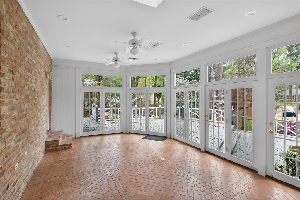 522 Rives Place Shreveport, LA 71106 - Photo 12 of 40 a view of an empty room with a window