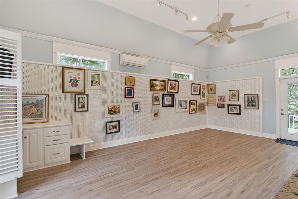 522 Rives Place Shreveport, LA 71106 - Photo 20 of 40 a living room with stainless steel appliances furniture and decor