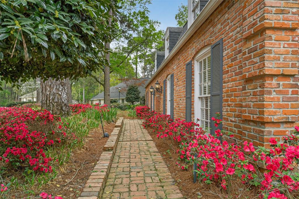 522 Rives Place Shreveport, LA 71106 - Photo 2 of 40 a view of a garden with flowers