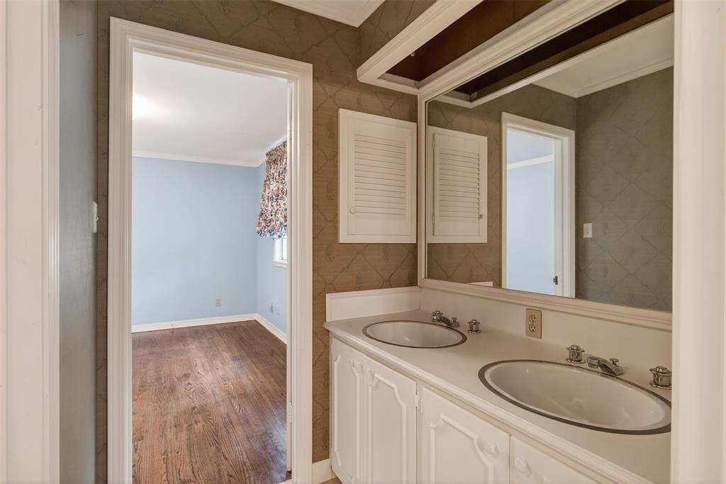 522 Rives Place Shreveport, LA 71106 - Photo 29 of 40 a bathroom with a granite countertop sink and a mirror