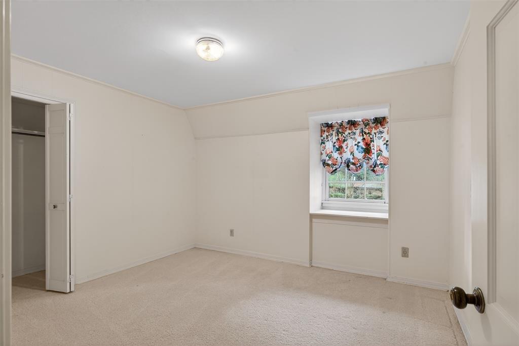 522 Rives Place Shreveport, LA 71106 - Photo 33 of 40 an empty room with windows