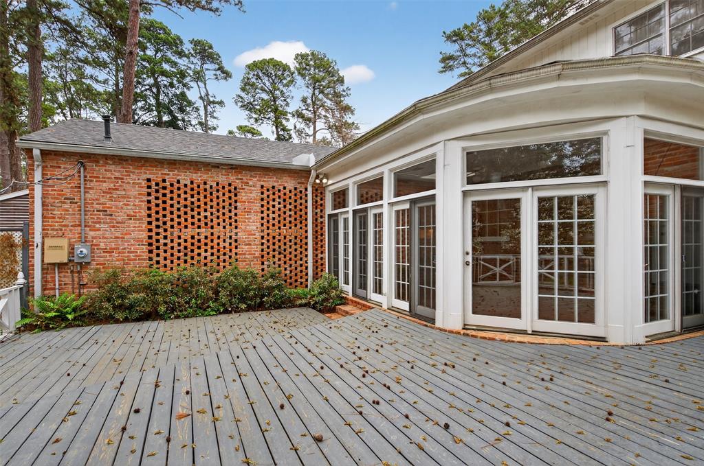 522 Rives Place Shreveport, LA 71106 - Photo 37 of 40 a view of a house with a wooden deck