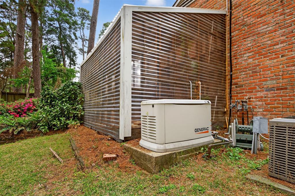 522 Rives Place Shreveport, LA 71106 - Photo 39 of 40 a view of a room with a flower garden