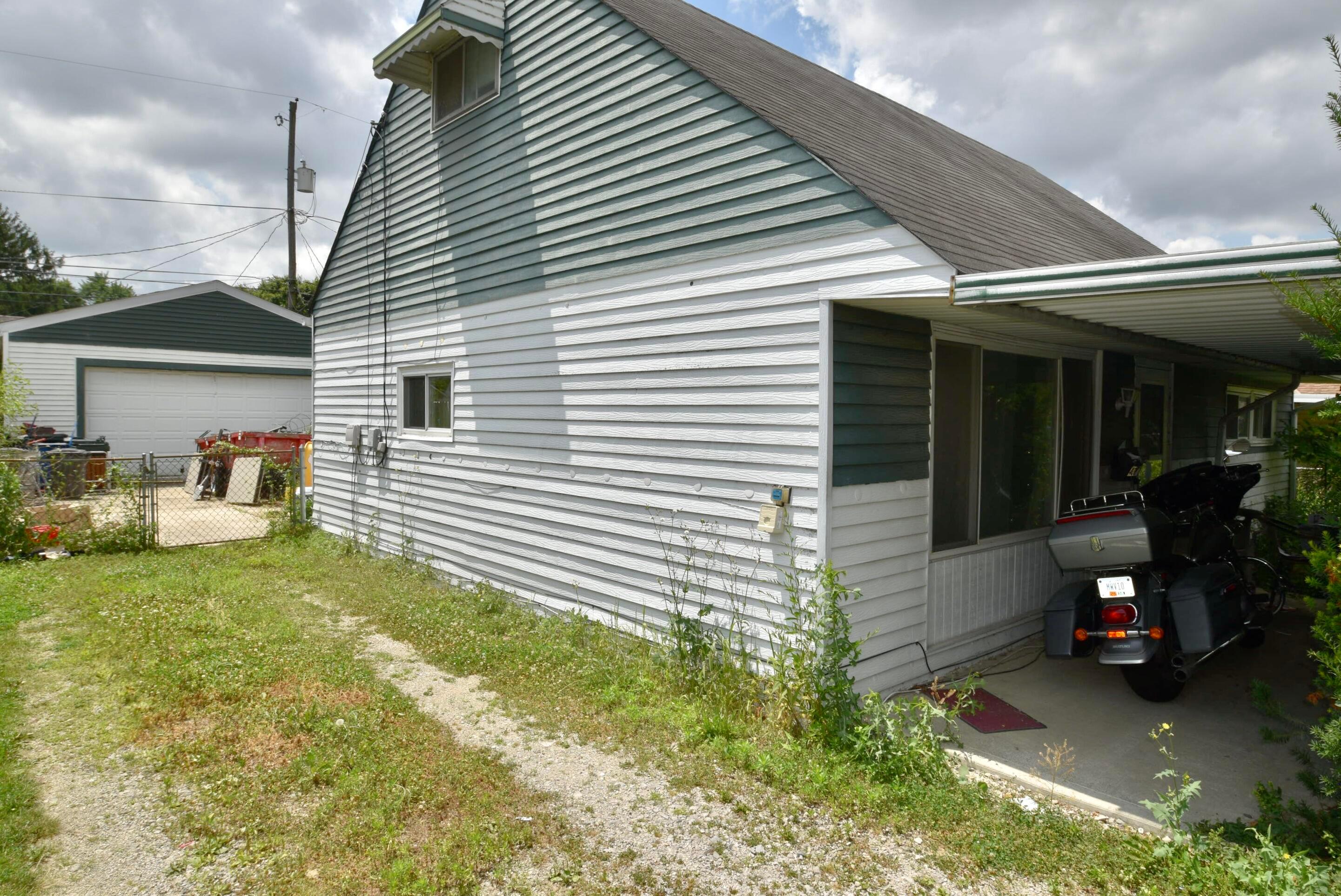 4027 Rickenbacker Avenue Columbus, OH 43213 - Photo 2 of 16 DSC_2541