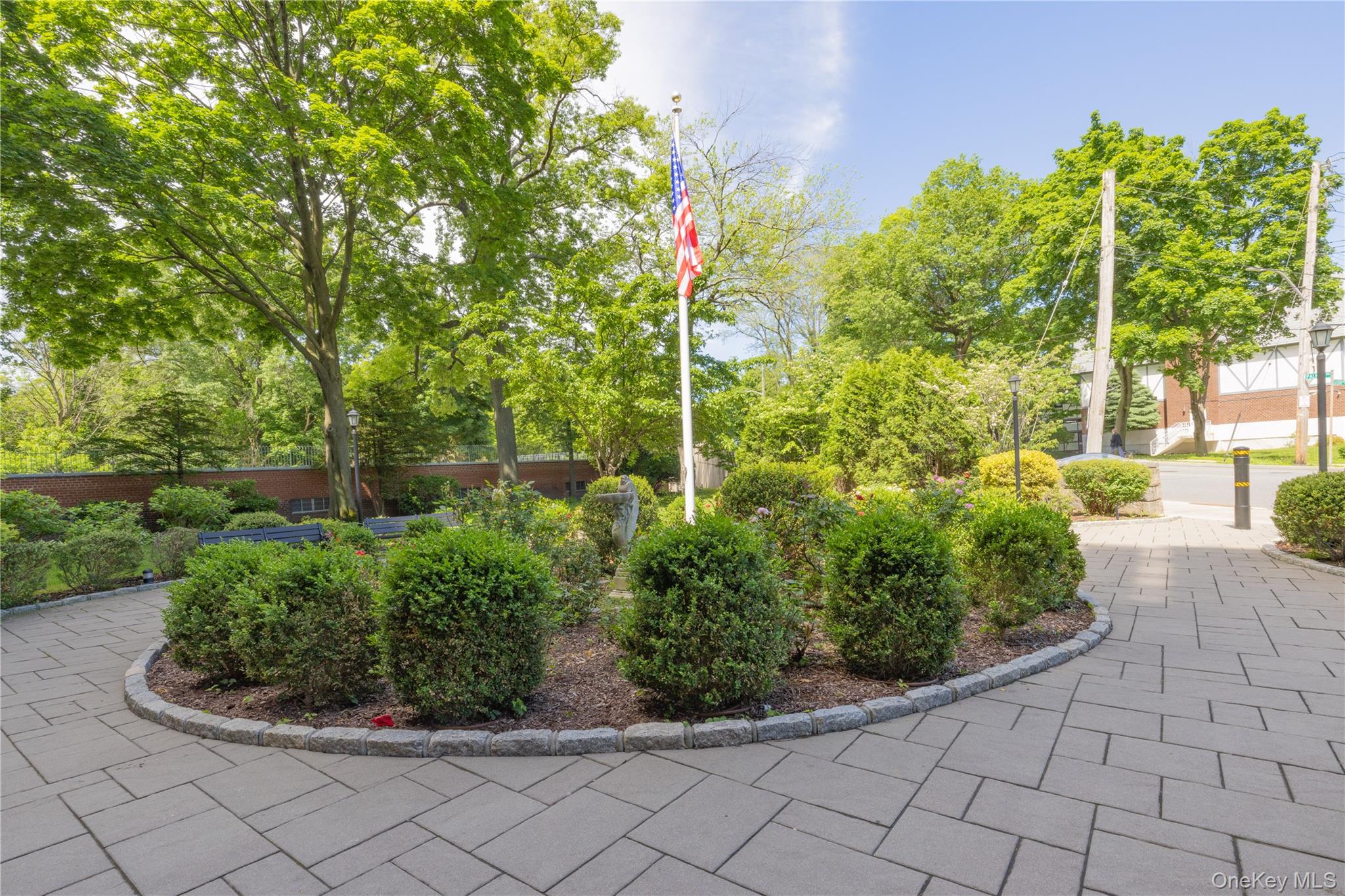 900 Palmer Road, Unit 6D Bronxville, NY 10708 - Photo 4 of 24 Professional landscaping