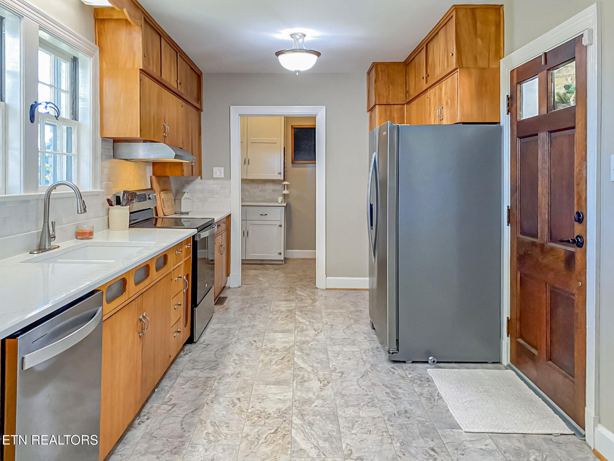 351 Country Club Road La Follette, TN 37766 - Photo 34 of 60 a kitchen with stainless steel appliances granite countertop a refrigerator and a sink
