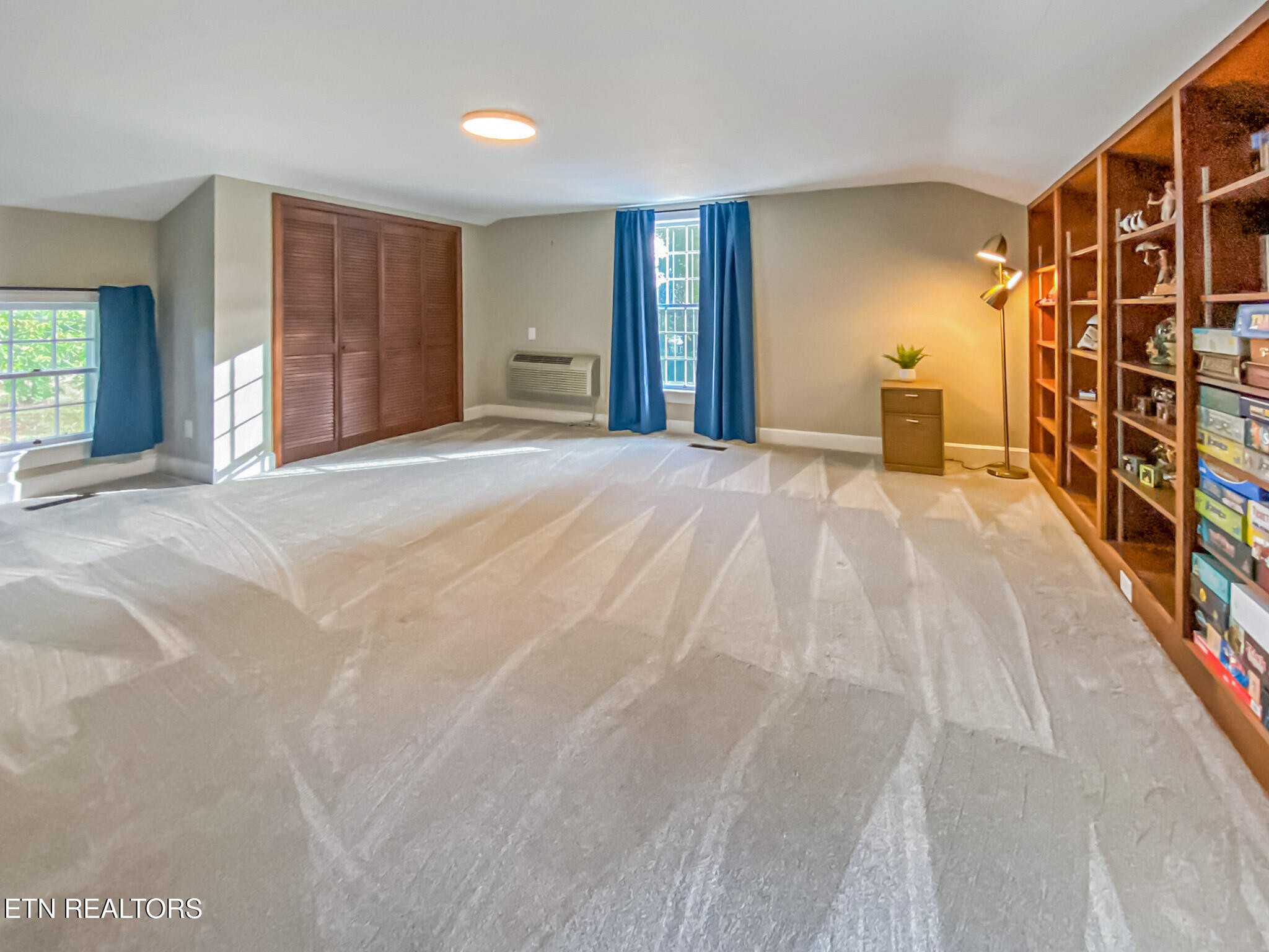 351 Country Club Road La Follette, TN 37766 - Photo 45 of 60 a view of an empty room with a window