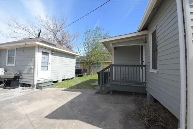 a view of backyard with a small cabin