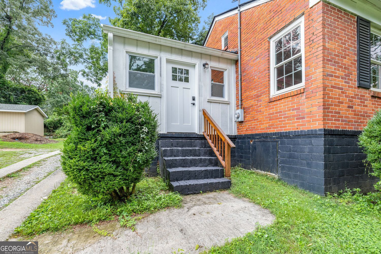 610 Level Grove Road Cornelia, GA 30531 - Photo 20 of 24 a view of a house with backyard and garden