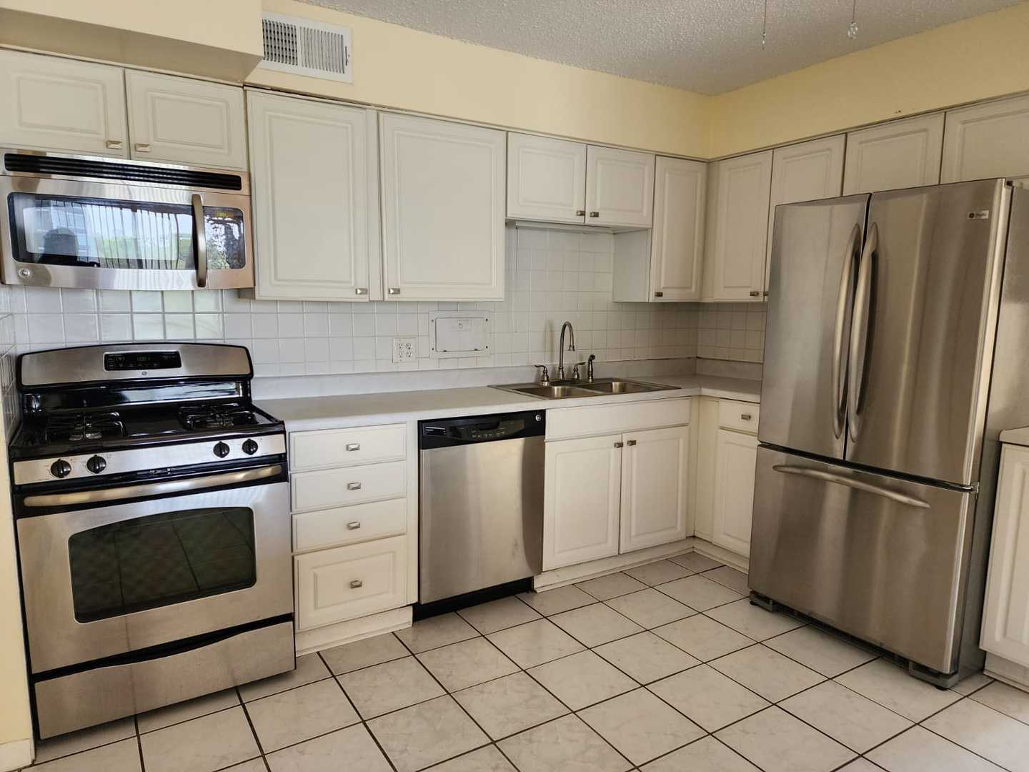 8815 West Golf Road, Unit 6B Niles, IL 60714 - Photo 8 of 31 Gallery Image 8