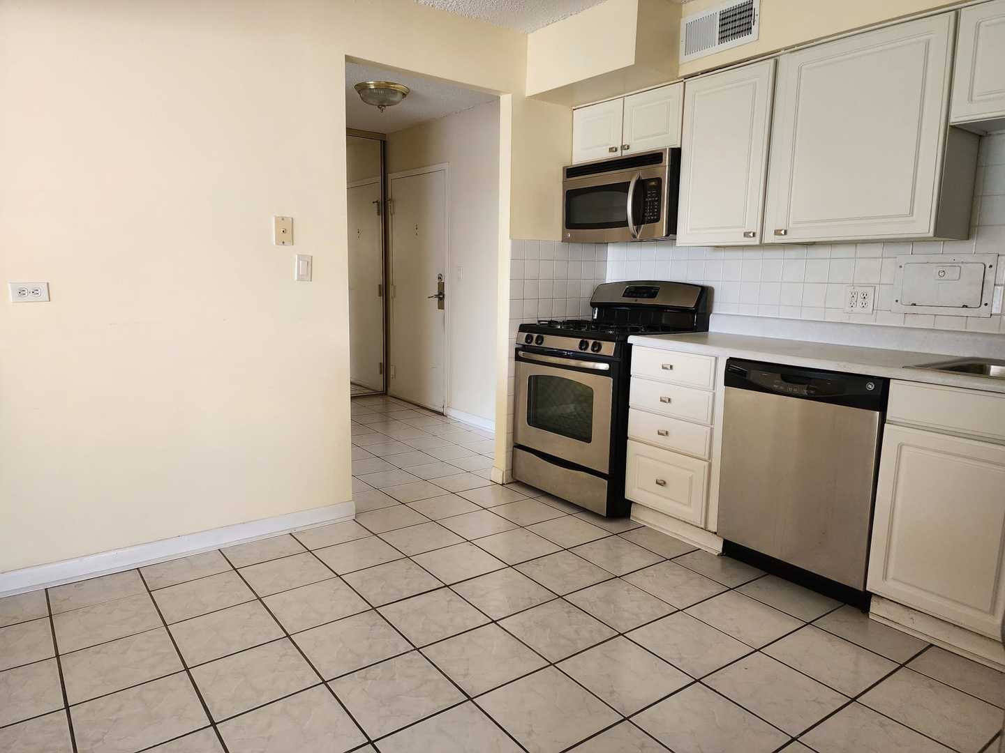 8815 West Golf Road, Unit 6B Niles, IL 60714 - Photo 9 of 31 Gallery Image 9