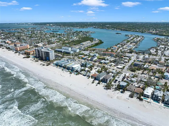 a black and white photo of a picture