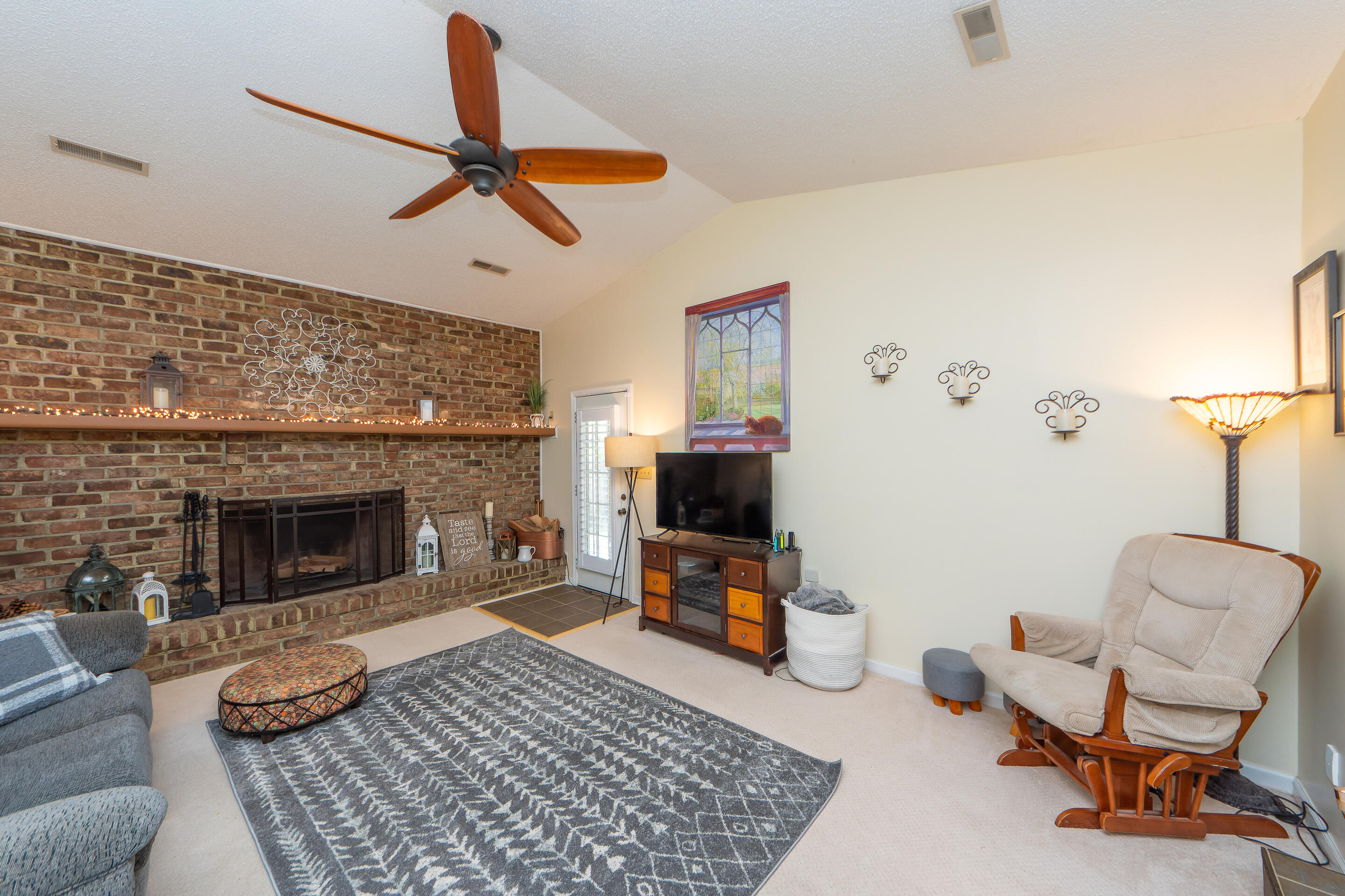 1718 Wilson Road Moncks Corner, SC 29461 - Photo 12 of 47 032122 015 family room
