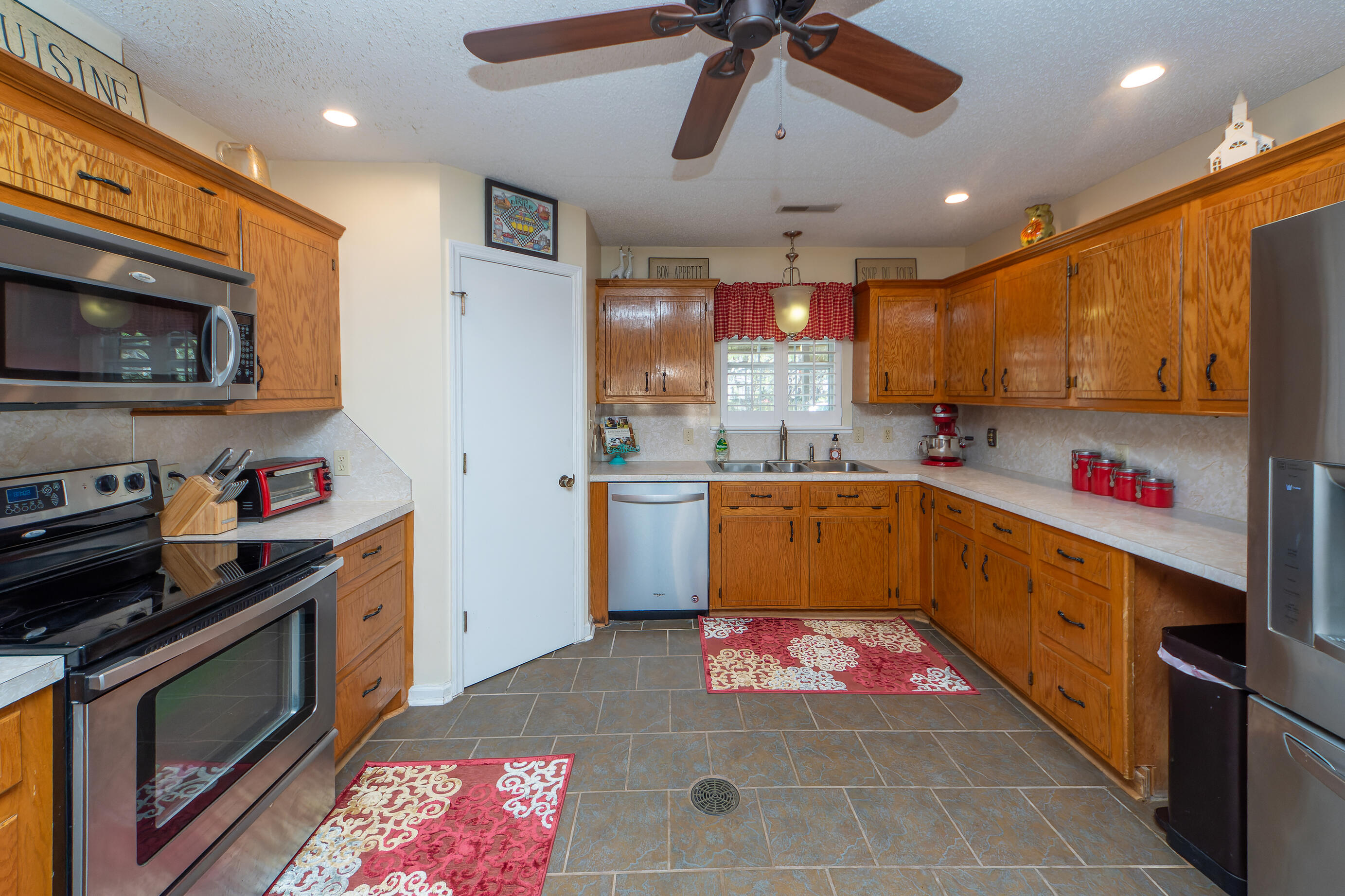 1718 Wilson Road Moncks Corner, SC 29461 - Photo 16 of 47 032122 016 Kitchen