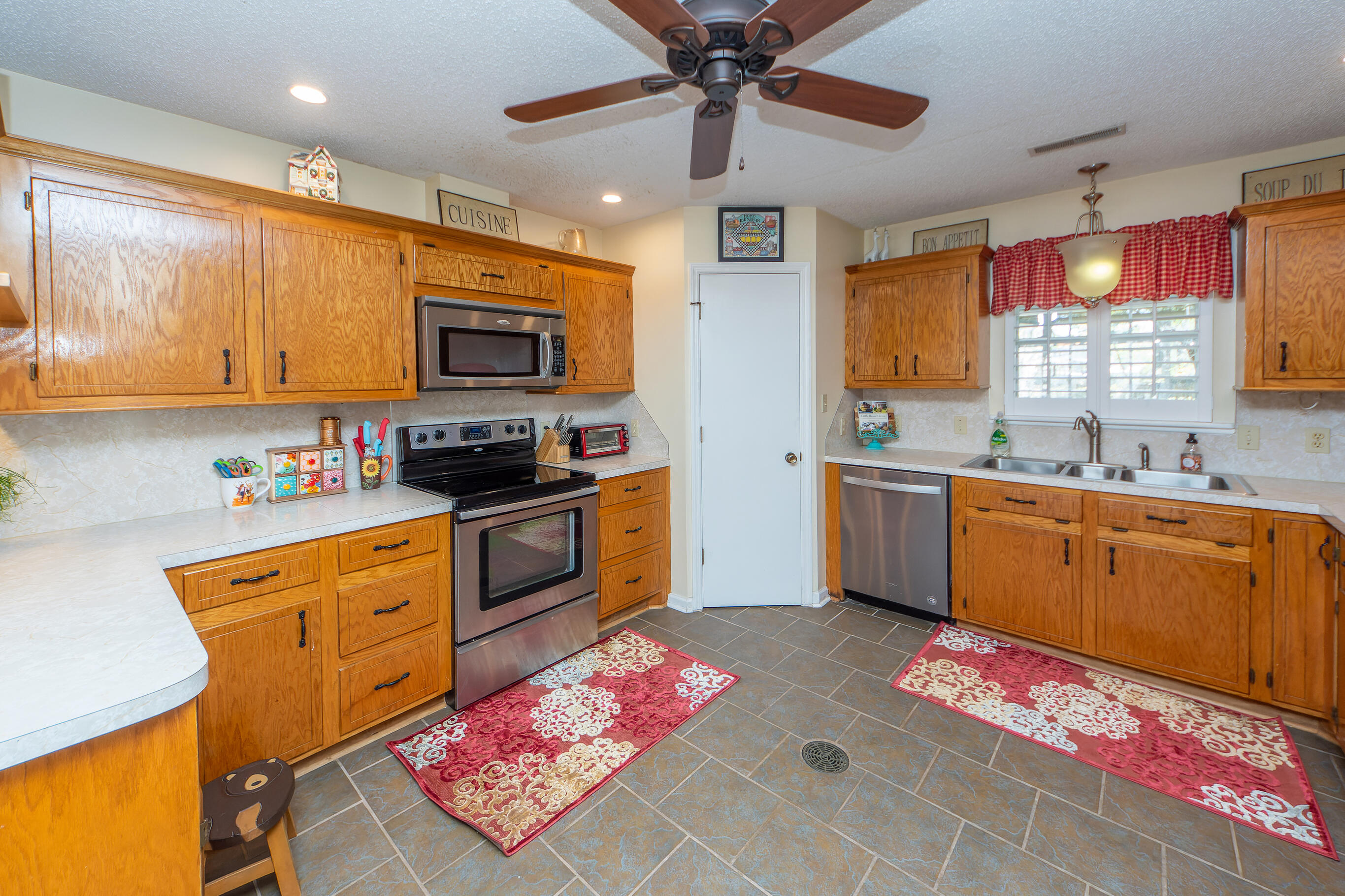 1718 Wilson Road Moncks Corner, SC 29461 - Photo 17 of 47 032122 017 Kitchen
