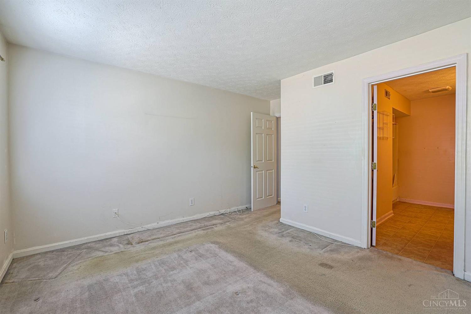 10555 Montgomery Road, Unit 35 Cincinnati, OH 45242 - Photo 10 of 30 Gallery Image 10