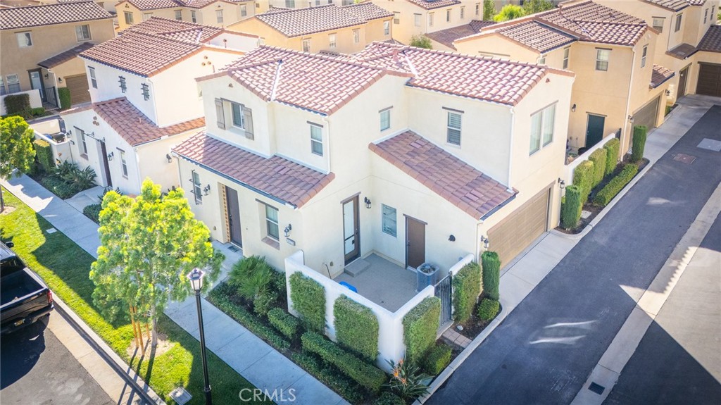 20278 Pienza Lane Porter Ranch, CA 91326 - Photo 4 of 28 Gallery Image 4