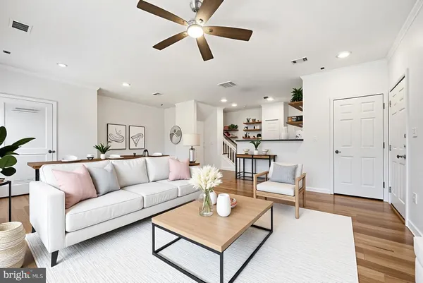 $375,000 | 5105 Travis Edward Way, Unit G, Centreville, VA 20120