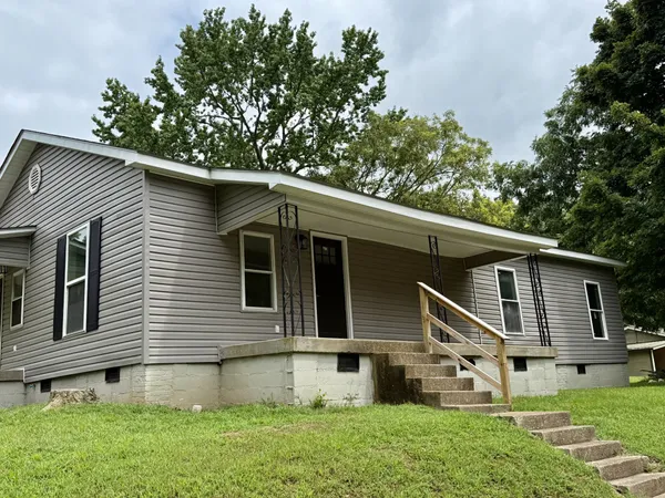 a front view of house with yard