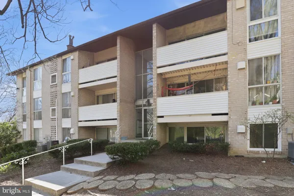 $300,000 | 5616 Bismach Drive, Unit 101, Alexandria, VA 22312