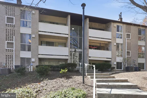$300,000 | 5616 Bismach Drive, Unit 101, Alexandria, VA 22312