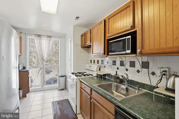 $300,000 | 5616 Bismach Drive, Unit 101, Alexandria, VA 22312