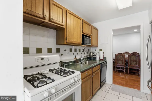 $300,000 | 5616 Bismach Drive, Unit 101, Alexandria, VA 22312